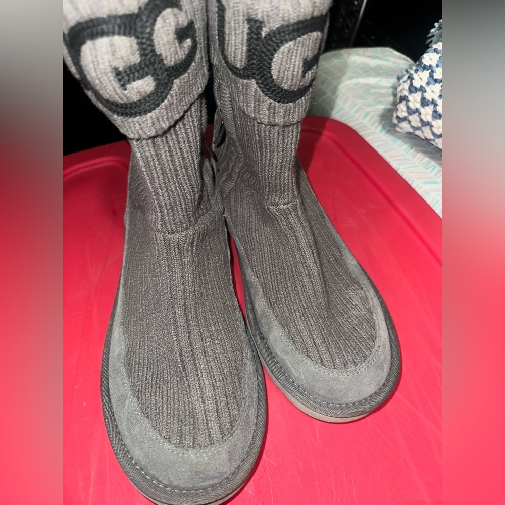 Ugg Australia Women Classic Short Sweater Knit Suede boots shoes sz 9